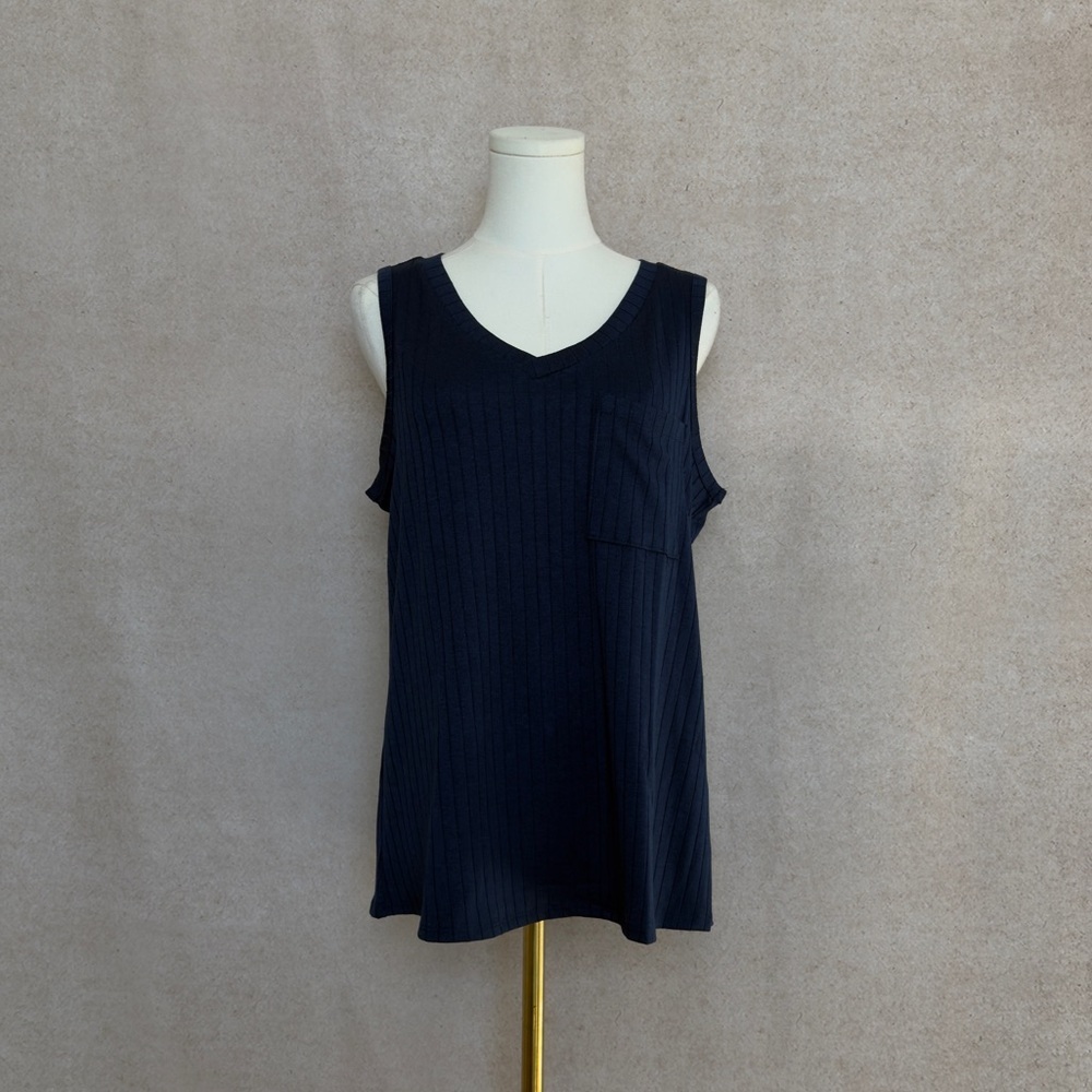 ANDREE BY UNIT Clean Versatile Navy Blue Ribbed Sleeveless Tank Top With Pocket
